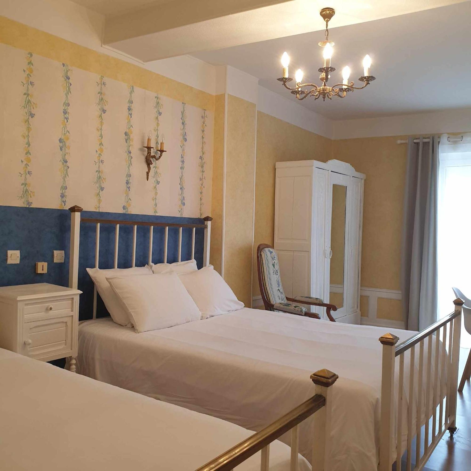 Hotel Des XII Apotres & De La Cle Des Champs Contrexéville Екстериор снимка
