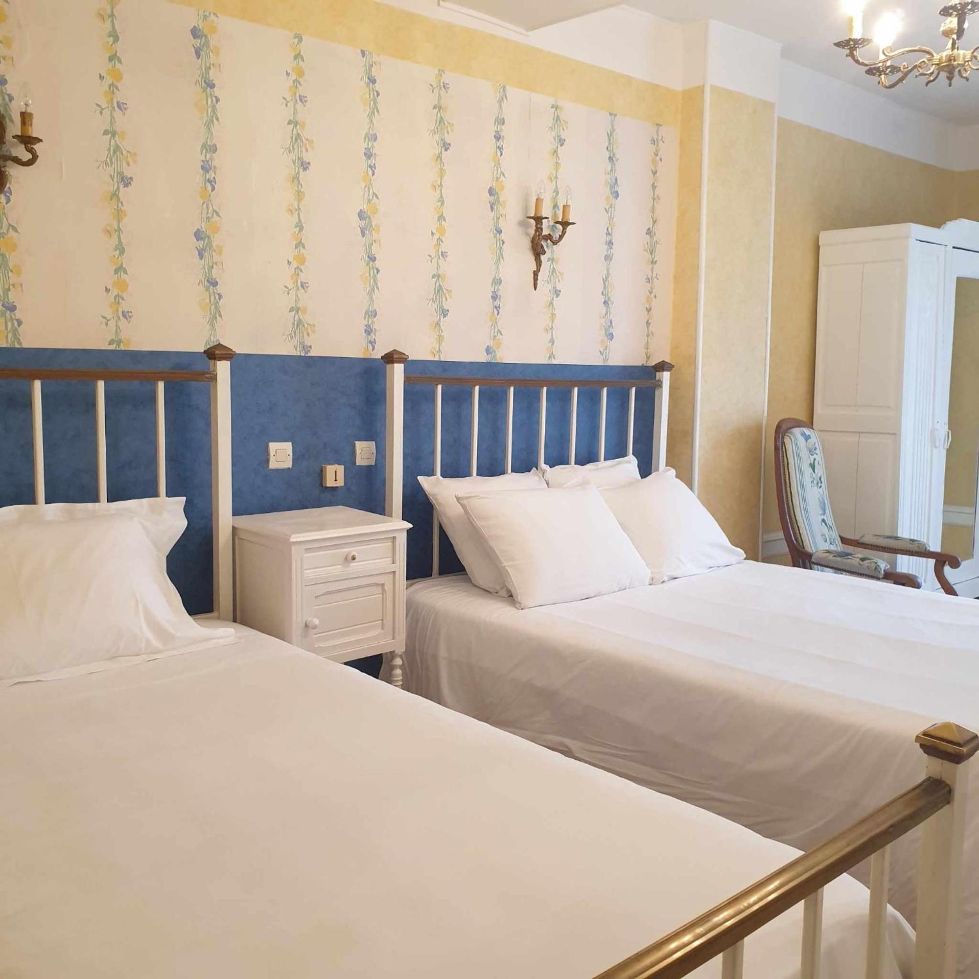 Hotel Des XII Apotres & De La Cle Des Champs Contrexéville Екстериор снимка