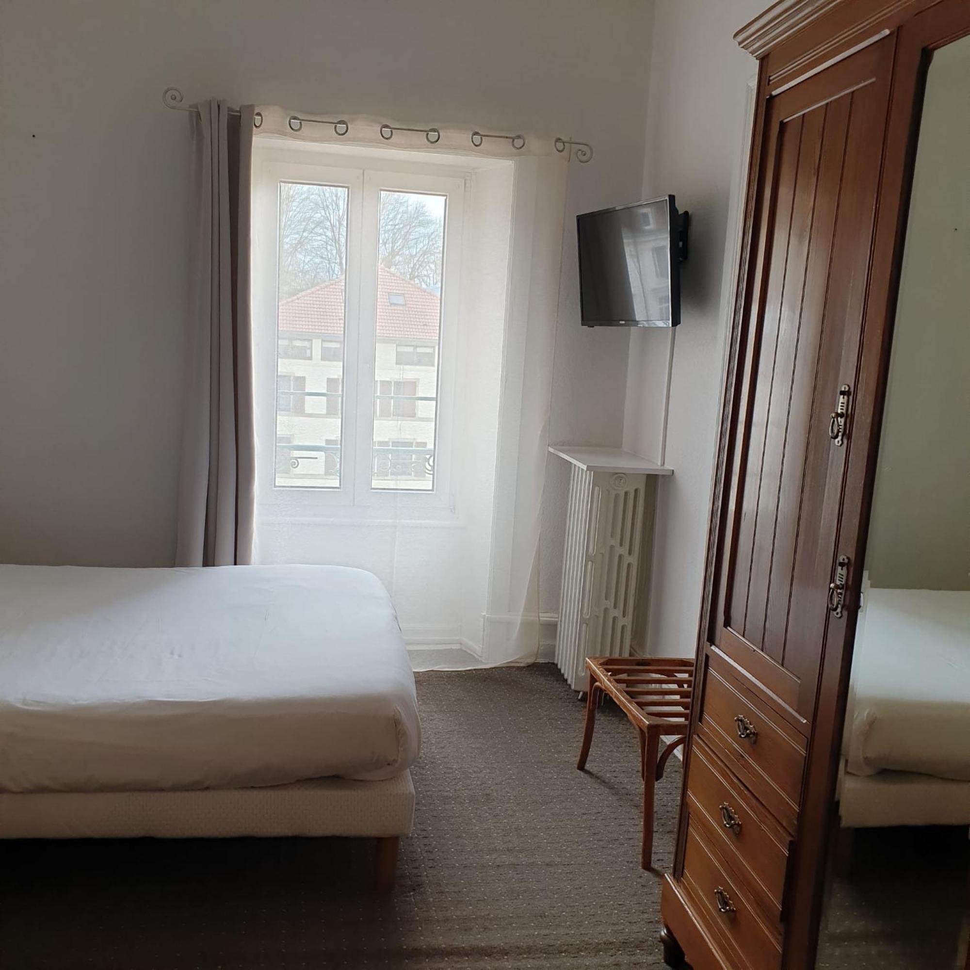 Hotel Des XII Apotres & De La Cle Des Champs Contrexéville Екстериор снимка